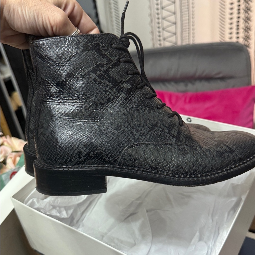 Vince Cabria Black Python Embossed Leather Lace-U… - image 6